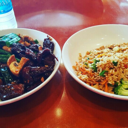 Photo taken at Pei Wei by Quincy W. on 4/7/2016