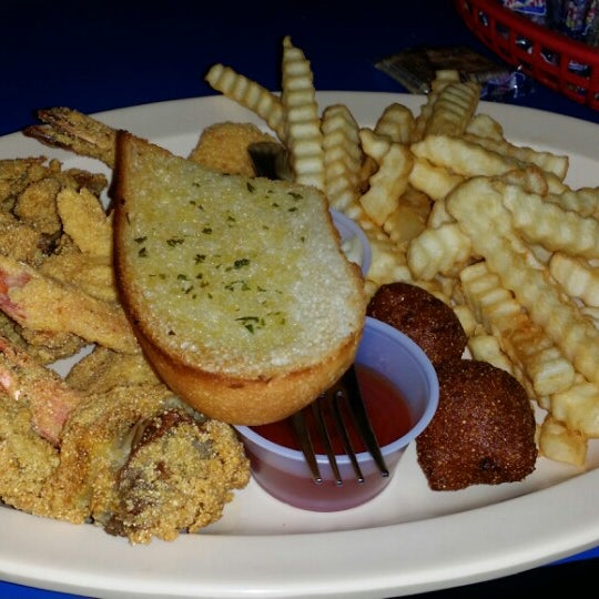 Foto diambil di Pacific Star Restaurant &amp; Oyster Bar - Round Rock oleh Quincy W. pada 12/5/2013