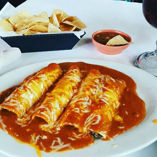 Foto tomada en Ajuúa! Mexican Grill  por Quincy W. el 5/9/2016