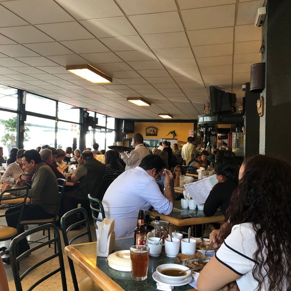 Foto diambil di Restaurante Humberto&#39;s oleh Manuel G. pada 4/13/2019