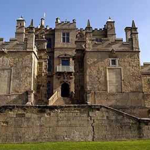 Замок арундель. Замок лейк-касл. Замок бремар. Замок феодала в эдинбурге. Castle работа.