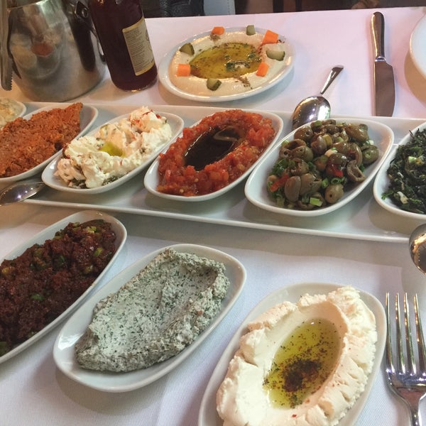Das Foto wurde bei Antakya Restaurant von Beril K. am 6/29/2017 aufgenommen