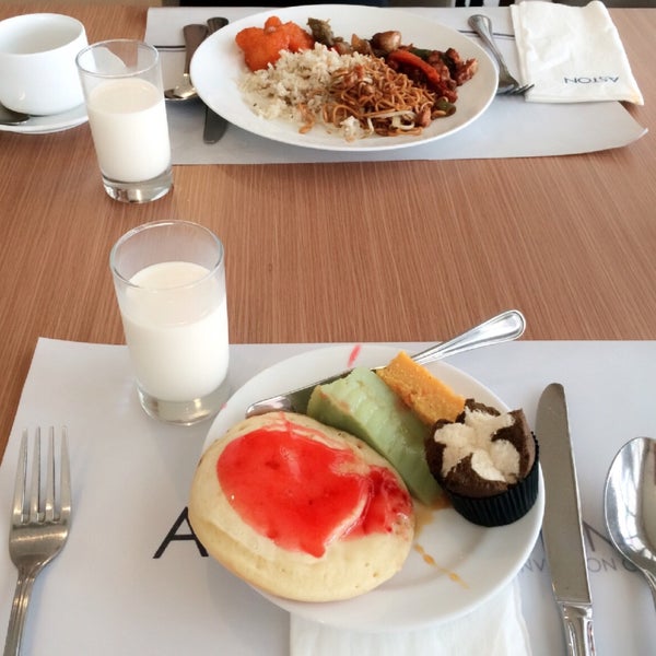 Hotel dgn breakfast terlengkap di pontianak 😘