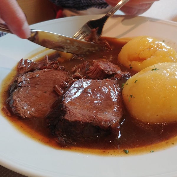 Europaeerin Mopse Braune Kuessen