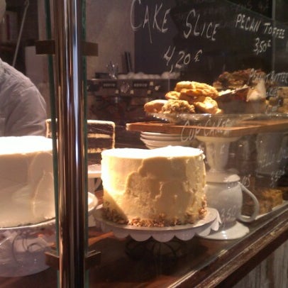 Photo taken at Sugarplum Cake Shop by Laetitia L. on 1/20/2013