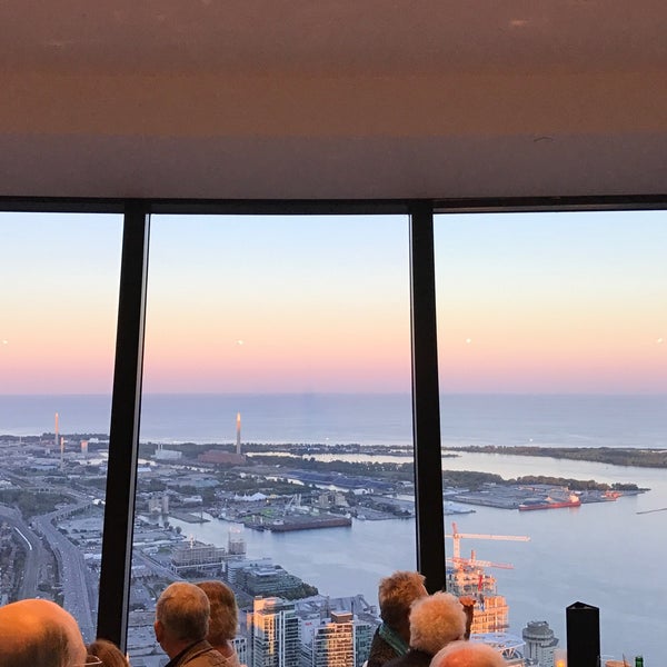 Foto diambil di CN Tower oleh Yana💙 S. pada 9/25/2016