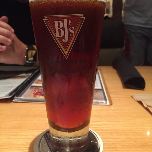 Photo taken at BJ&#39;s Restaurant &amp; Brewhouse by Christa T. on 9/12/2015