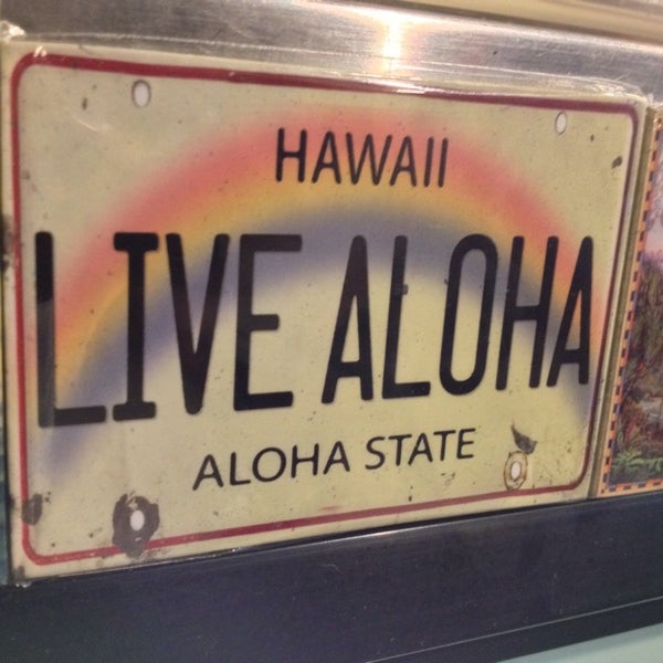 Foto diambil di Hawaiian Village Coffee oleh The Maui Darren pada 10/31/2014