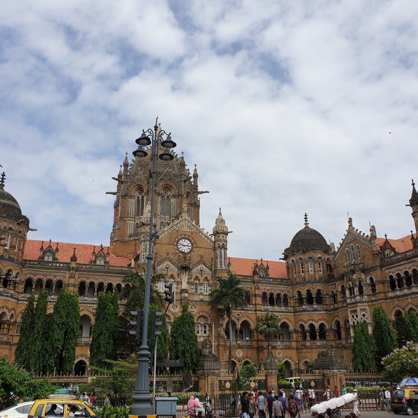 Снимок сделан в Chhatrapati Shivaji Maharaj Terminus пользователем Aditya D. 8/19/2019