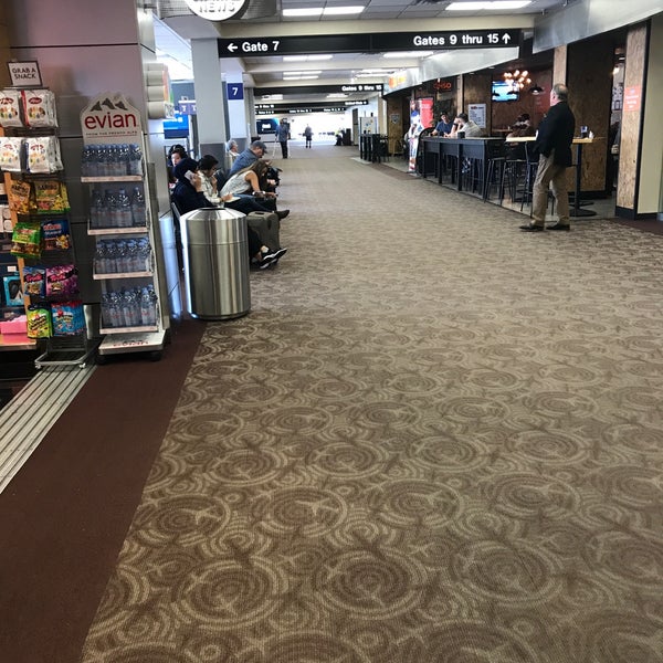6/27/2018にDebi F.がフェニックス・スカイハーバー国際空港 (PHX)で撮った写真