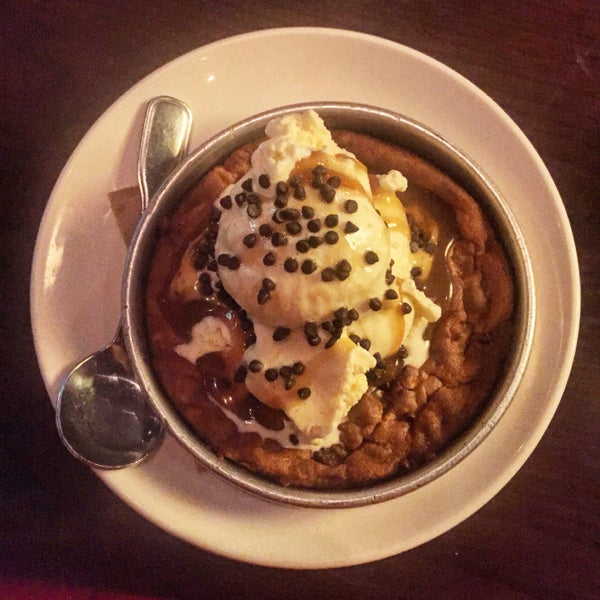 Oh. My. God. Best dessert I have ever had. Order the pizookies! You won't be sorry!