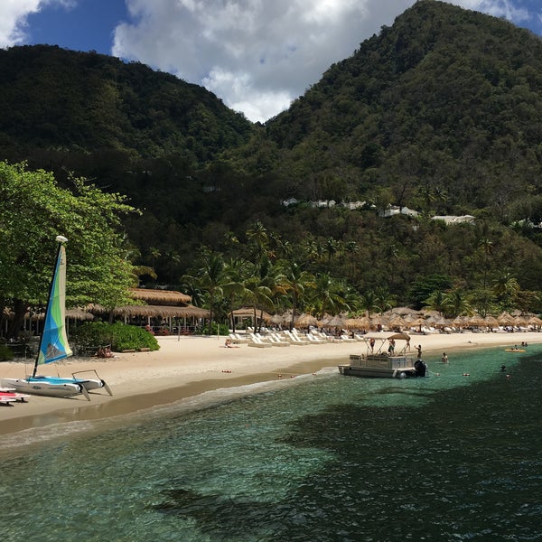 Photo taken at Sugar Beach, A Viceroy Resort by Vicky H. on 3/15/2016