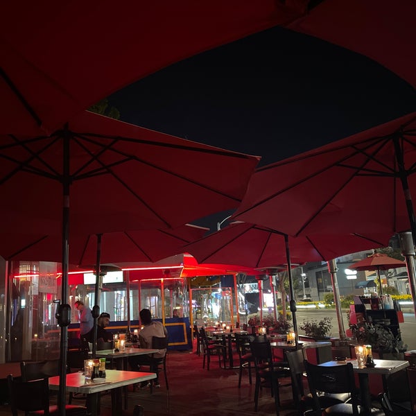 Foto tirada no(a) Sushiya on Sunset por Mohammed A . em 8/3/2021