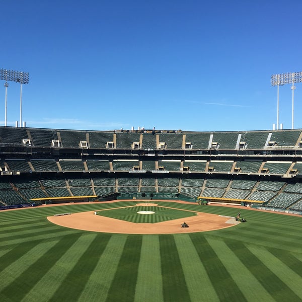 5/4/2017 tarihinde Chris R.ziyaretçi tarafından Oakland-Alameda County Coliseum'de çekilen fotoğraf