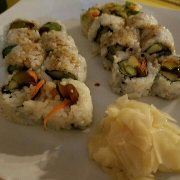 Das Foto wurde bei Sushi Chef Japanese Restaurant &amp; Market von David L. am 5/2/2016 aufgenommen