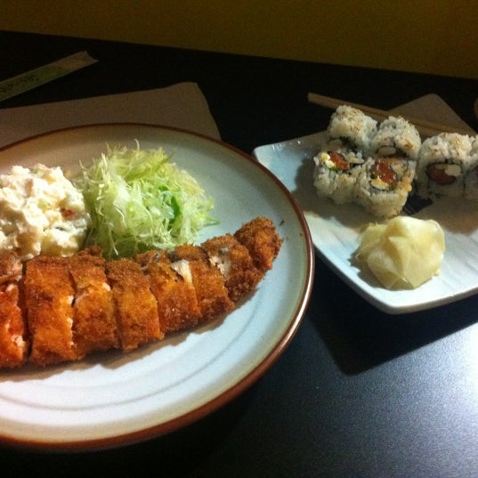 Foto tomada en Sushi Chef Japanese Restaurant &amp; Market  por David L. el 11/28/2012