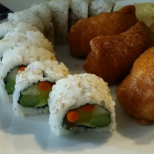 Das Foto wurde bei Sushi Chef Japanese Restaurant &amp; Market von David L. am 1/3/2016 aufgenommen