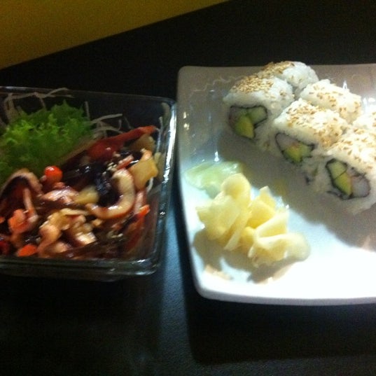 Foto diambil di Sushi Chef Japanese Restaurant &amp; Market oleh David L. pada 11/9/2012