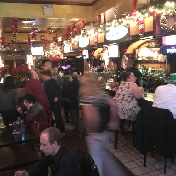 รูปภาพถ่ายที่ Molly Wee Pub &amp; Restaurant โดย Paul B. เมื่อ 1/1/2017