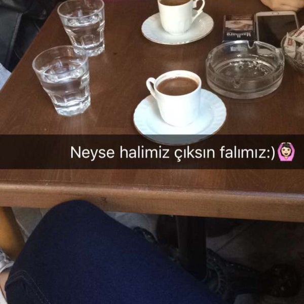 รูปภาพถ่ายที่ İstanbull Café &amp; Fal &amp; Restaurant โดย Şeyda T. เมื่อ 7/9/2016