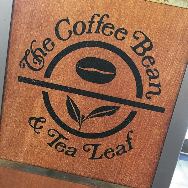 Foto scattata a The Coffee Bean &amp; Tea Leaf da Landon H. il 1/31/2015