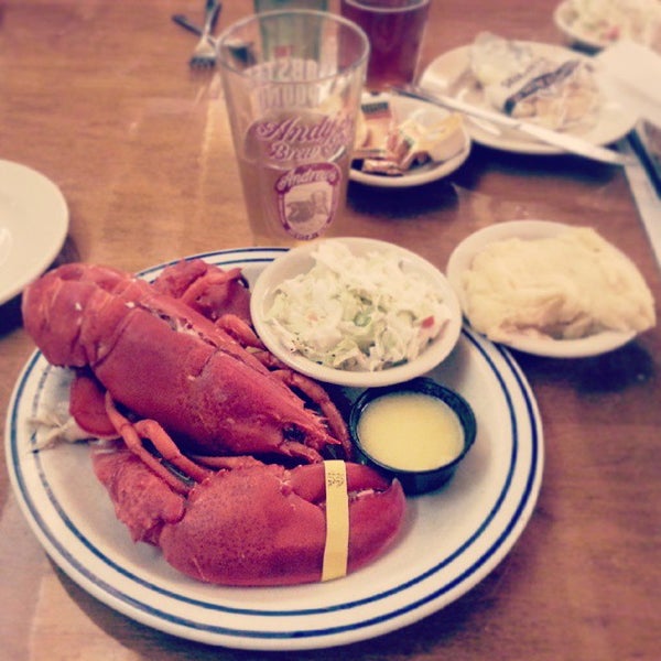 Das Foto wurde bei Lobster Pound Restaurant von SL K. am 9/16/2014 aufgenommen