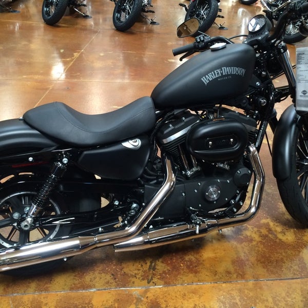 Das Foto wurde bei Red Rock Harley-Davidson von Loren L. am 6/18/2014 aufgenommen