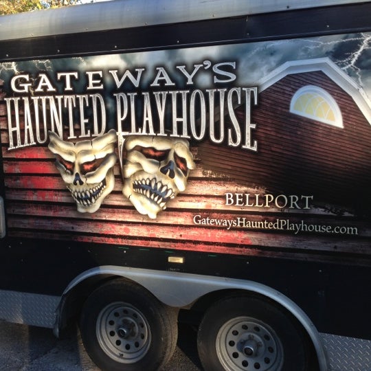 Foto diambil di Gateway&#39;s Haunted Playhouse oleh Paul A. pada 10/17/2012