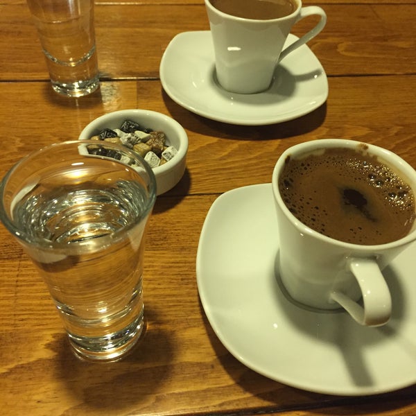 Das Foto wurde bei Rönesans Coffee von 💫 İpek C. am 10/8/2015 aufgenommen