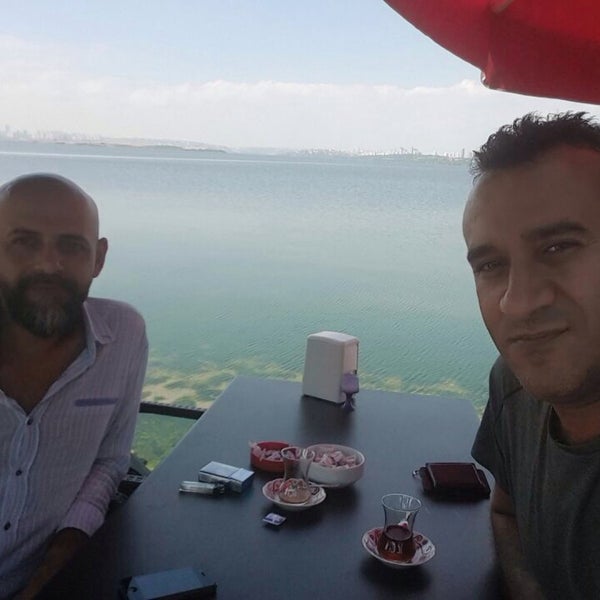 Foto diambil di Kuruçeşme Cafe &amp; Restaurant oleh Hasan Y. pada 7/25/2015