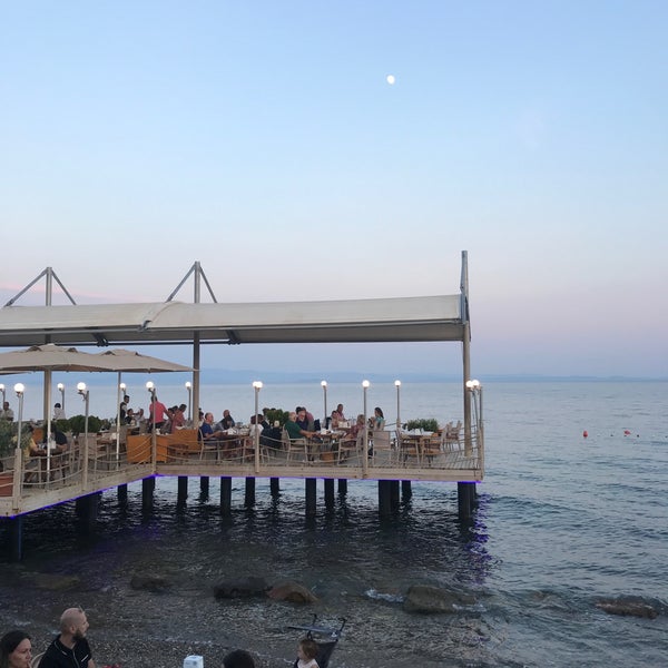Foto diambil di Hasanaki Balık Restaurant oleh Çetin U. pada 7/13/2019