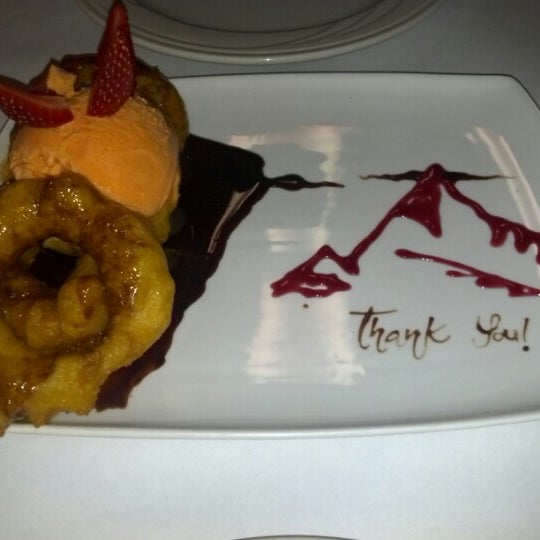 11/25/2012 tarihinde Michelle R.ziyaretçi tarafından Quenas Restaurant'de çekilen fotoğraf