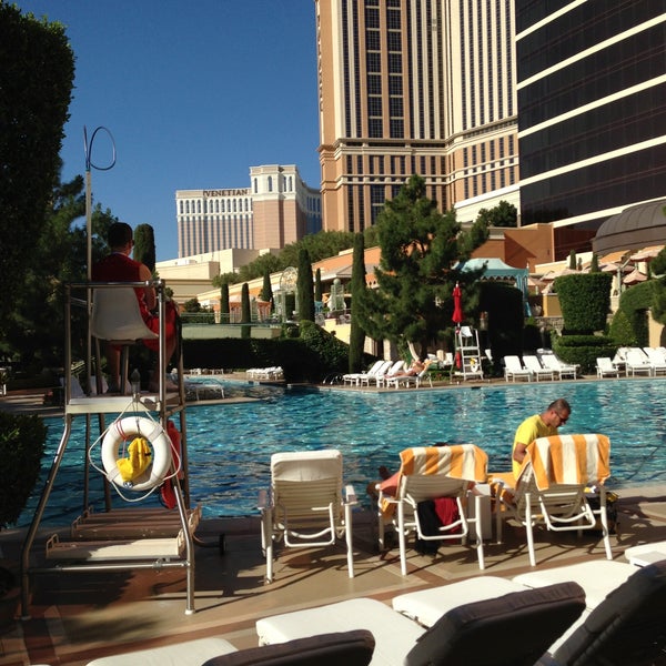 5/3/2013にRich C.がWynn Las Vegas Poolで撮った写真