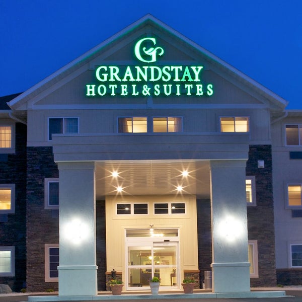 Foto diambil di GrandStay Hotel &amp; Suites oleh GrandStay Hotel &amp; Suites pada 7/22/2015