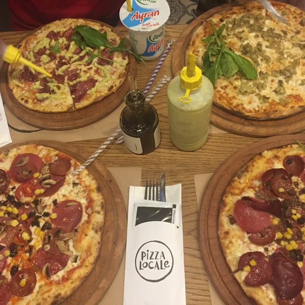 Снимок сделан в Pizza Locale пользователем Münire Sibel Ç. 8/25/2016