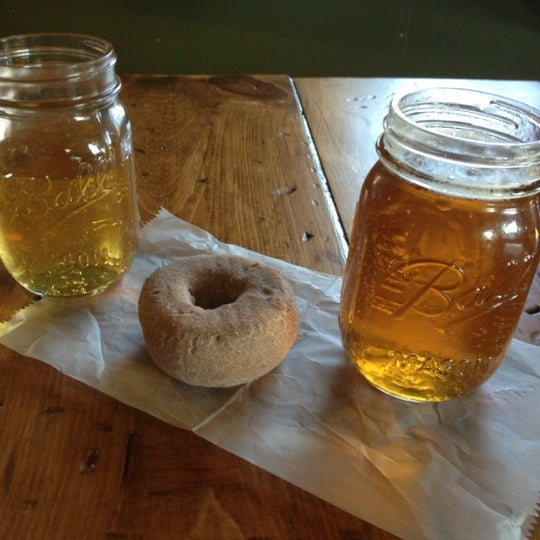 Foto tirada no(a) Vander Mill Cider por Sarah E. em 11/18/2012