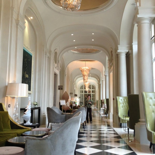 Foto scattata a Waldorf Astoria Versailles - Trianon Palace da Paul K. il 5/31/2013