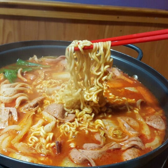 Das Foto wurde bei Jjang Korean Noodle &amp; Grill von lovli3 am 3/5/2016 aufgenommen