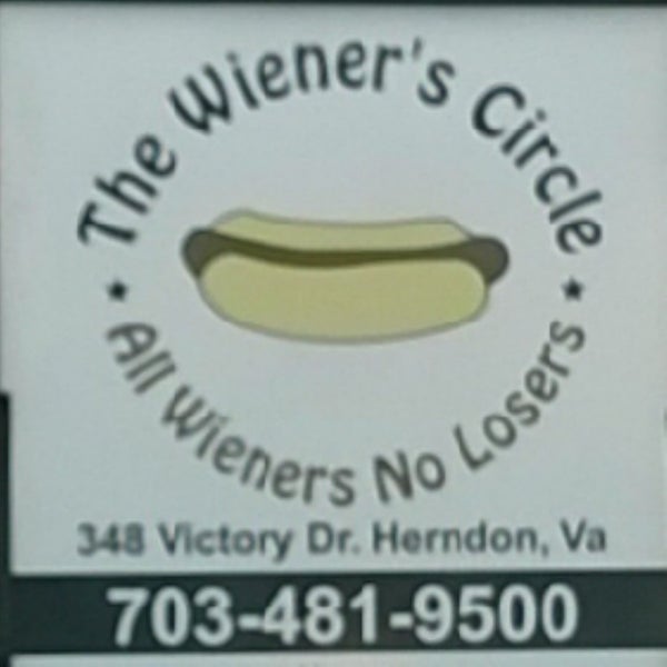 รูปภาพถ่ายที่ The Wiener&#39;s Circle โดย Robert W. เมื่อ 4/4/2014