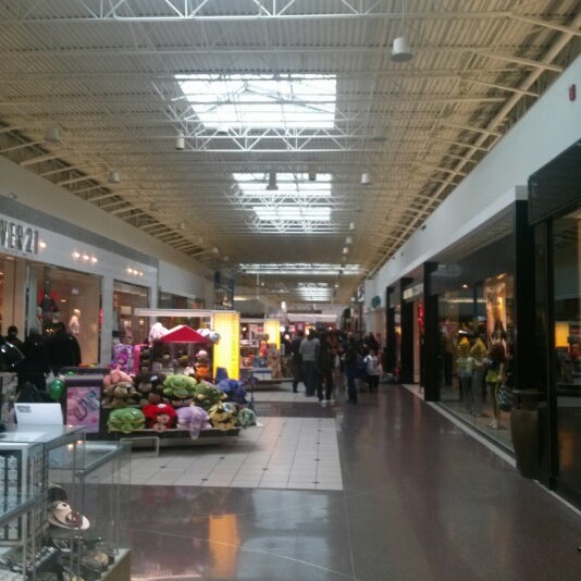 Das Foto wurde bei Chicago Ridge Mall von Kool K. am 1/13/2013 aufgenommen