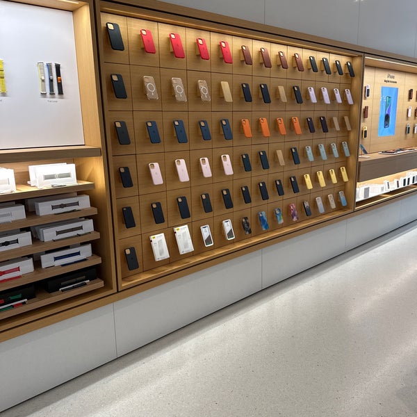 Apple Chadstone 43 tips from 2905 visitors