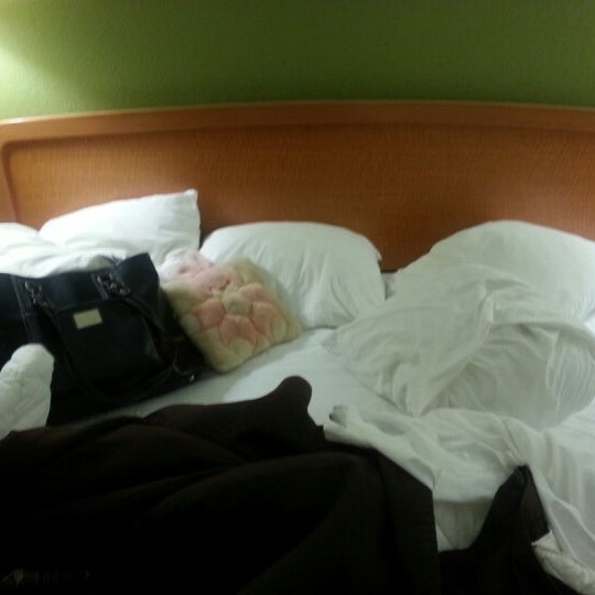 Foto tirada no(a) Sleep Inn &amp; Suites por Jessica em 11/22/2012