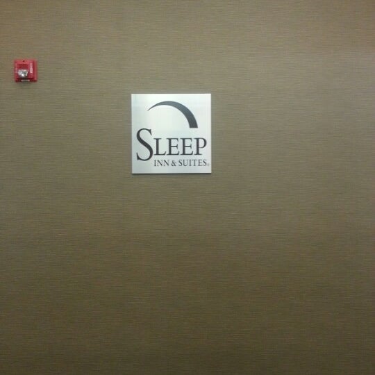 Foto tirada no(a) Sleep Inn &amp; Suites por Jessica em 11/22/2012