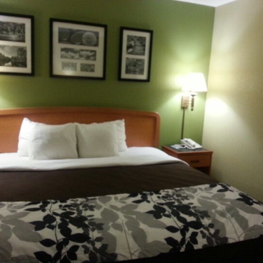 Foto tomada en Sleep Inn &amp; Suites  por Jessica el 11/22/2012