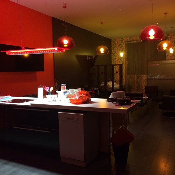 Foto scattata a Room With A View Luxury Apartment Hotel da liva a. il 2/19/2014