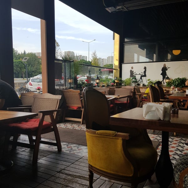 Photo prise au Doci Boşnak Mutfak Restaurant &amp; Cafe par Mehmet H. A. le9/8/2018