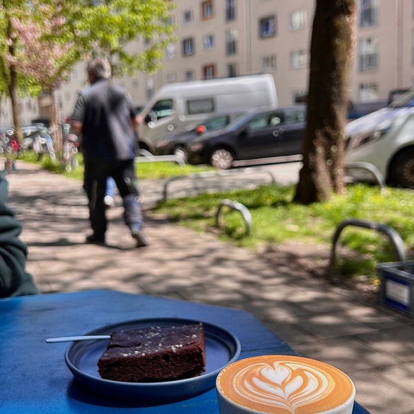 รูปภาพถ่ายที่ Café Blá โดย Ahmed เมื่อ 5/4/2023