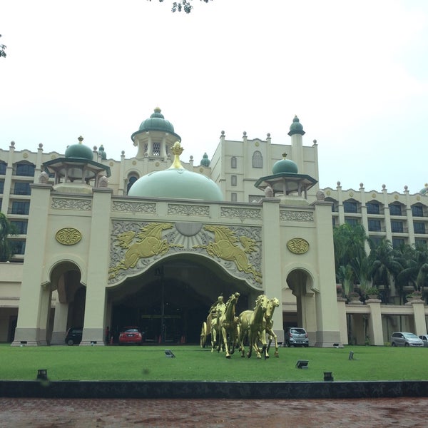 Photo taken at Palace of the Golden Horses by Zulfadli A. on 4/23/2018