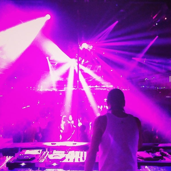 Foto tirada no(a) Cameo Nightclub por JD em 9/1/2014