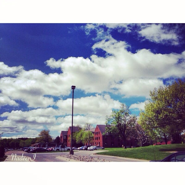 Das Foto wurde bei Central Michigan University von Nadeen🕊 am 5/26/2014 aufgenommen